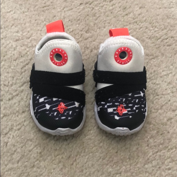 baby nike huarache white